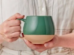 Eclipse Snug Mug 450ML Green 7 Eclipse Snug Mug 450ML Green -Maxwell & Williams Shop maxwell williams eclipse hands 800x600